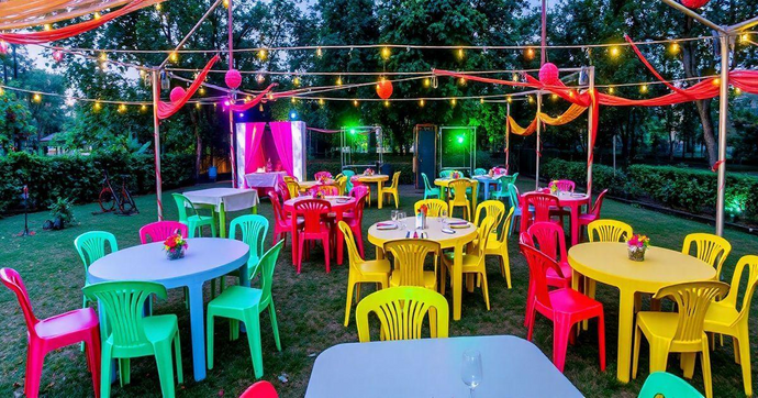 Aluguel de Mesas de Plástico para Festa: Praticidade e Estilo